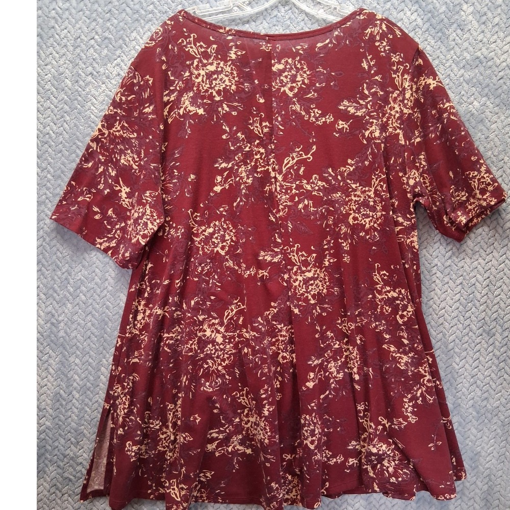 LuLaRoe Perfect Tee 2XL Burgundy Floral Short Sleeve Tunic Scoop Neck Top - Picture 7 of 7